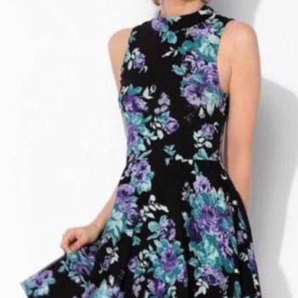 🏷️2/$15 Urban Outfitters Mock Neck Dress - Picture 1 of 7